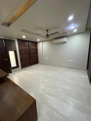 Room in 3 BHK Builder Floor at Navbharat Apartments, Paschim Vihar – for Rent