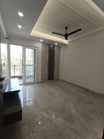 Room in 3 BHK Apartment at Navbharat Apartments, Paschim Vihar – for Rent