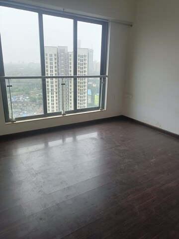 Room in 4 BHK Apartment at Rustomjee Crown, Prabhadevi – for Rent