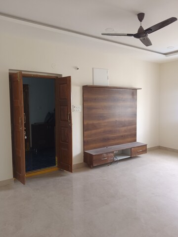 Room in 3 BHK Apartment at Manikonda – for Rent