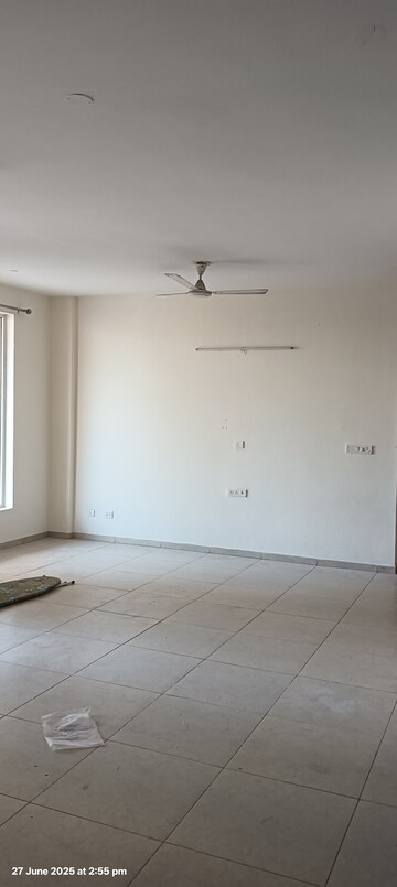 Room in 3 BHK Apartment at Sector 20 – for Rent