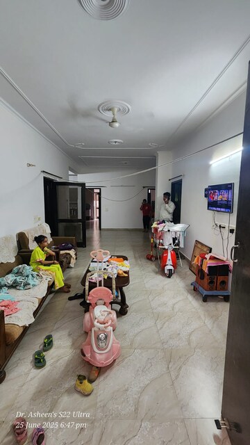Parking in 3 BHK Builder Floor at Ansal Plaza Sector-23, Sector 23 – for Rent