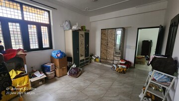 Parking in 3 BHK Builder Floor at Ansal Plaza Sector-23, Sector 23 – for Rent