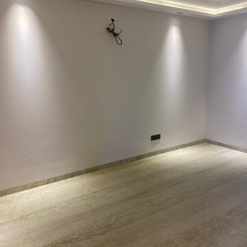 Room in 3 BHK Apartment at Sarvome Shree Homes Phase 2, Sector 45 – for Rent