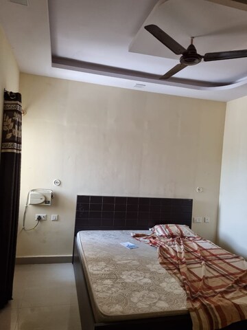 Bedroom in 2 BHK Apartment at Gomti Nagar – for Rent