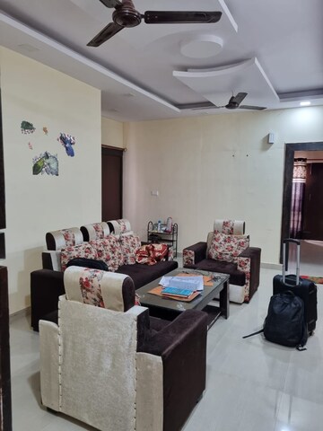 Living Room in 2 BHK Apartment at Gomti Nagar – for Rent