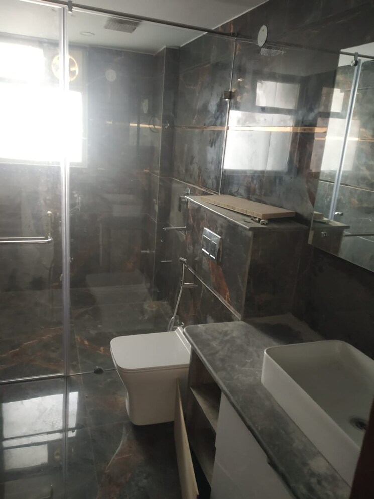Bathroom, vipul-world-floors 4 Bedroom 3000 Sq.Ft. Builder Floor In Sector 48 Gurgaon 8897728