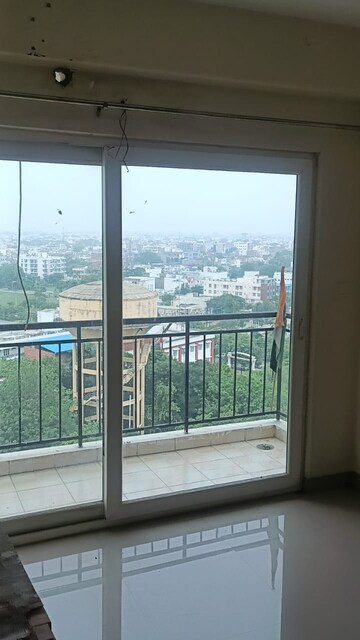 Room in 2 BHK Apartment at Gurukripa Indraprastha Grand, Raebareli Road – for Rent