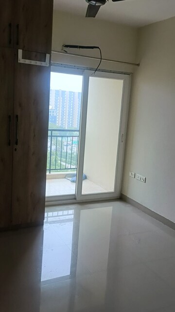 Room in 2 BHK Apartment at Gurukripa Indraprastha Grand, Raebareli Road – for Rent
