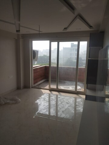 Balcony in 4 BHK Builder Floor at Vipul World Floors, Sector 48 – for Rent
