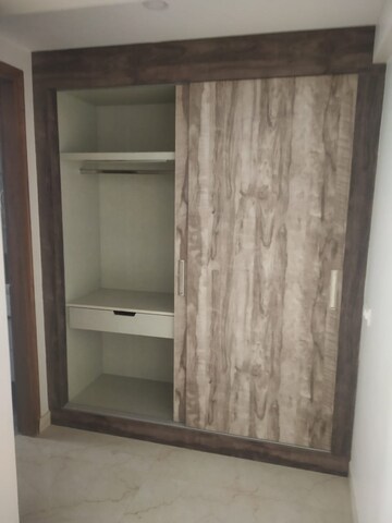 Room in 4 BHK Builder Floor at Vipul World Floors, Sector 48 – for Rent