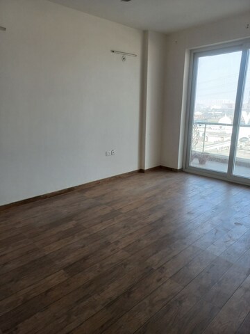 Room in 3 BHK Apartment at Omaxe Royal Residency Faridabad, Sector 79 – for Rent