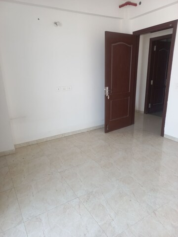 Room in 3 BHK Apartment at Omaxe Royal Residency Faridabad, Sector 79 – for Rent
