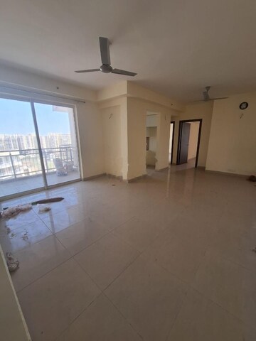 Room in 3 BHK Apartment at ILD Grand, Sector 37c – for Rent