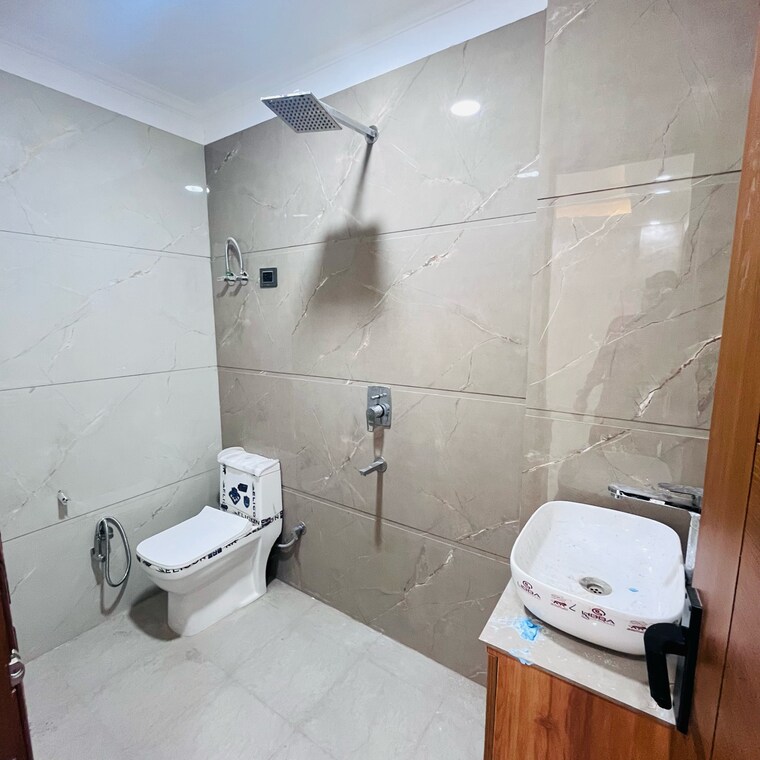 Bathroom, khirki extension 3 Bedroom 110 Sq.Yd. Builder Floor In Khirki Extension Delhi 8897895