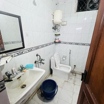 Team Area in 1 BHK Builder Floor at Khirki Extension – for Rent