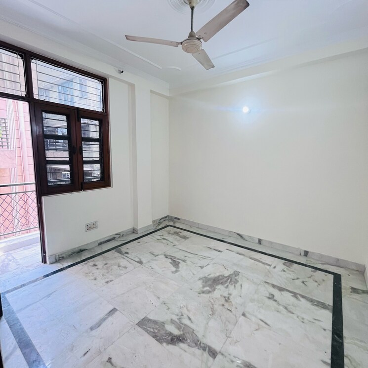 Room, khirki extension 3 Bedroom 105 Sq.Yd. Builder Floor In Khirki Extension Delhi 8897988