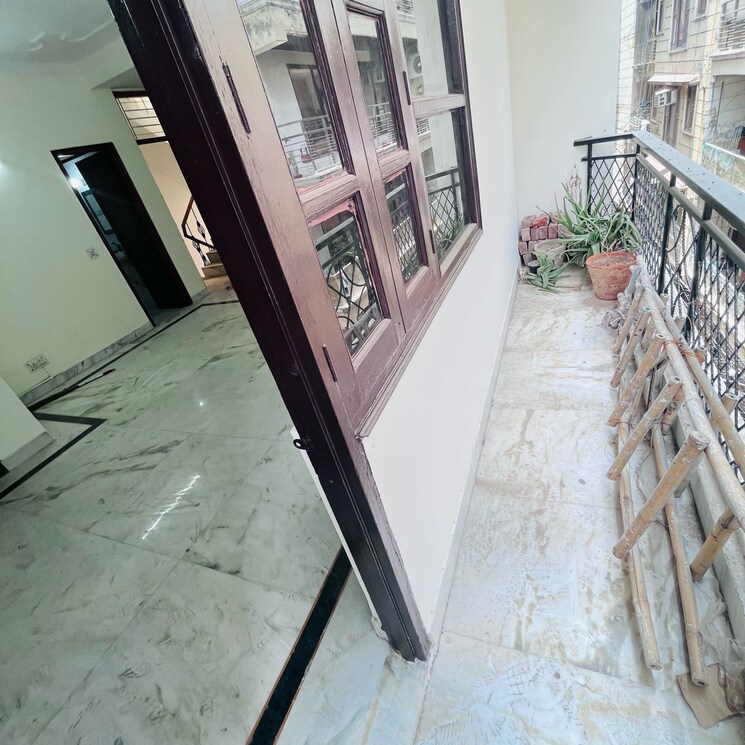 Balcony, khirki extension 3 Bedroom 105 Sq.Yd. Builder Floor In Khirki Extension Delhi 8897988