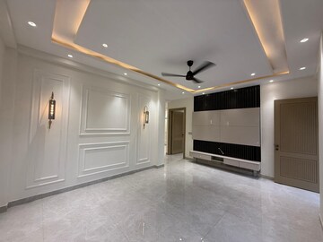 Building Lobby in 4 BHK Builder Floor at Green Fields Colony – for Sale