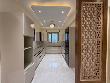 Building Lobby in 4 BHK Builder Floor at Green Fields Colony – for Sale