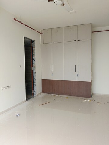 Room in 3 BHK Apartment at Runwal Nirvana, Parel – for Rent