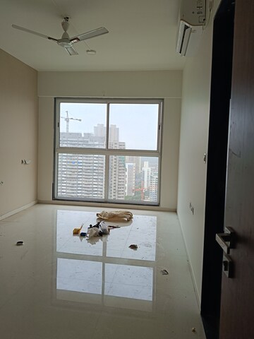 Room in 3 BHK Apartment at Runwal Nirvana, Parel – for Rent