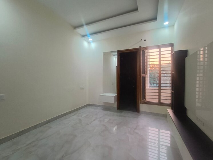 Room, sector 123 3 Bedroom 114 Sq.Yd. Villa In Sector 123 Mohali 8898002
