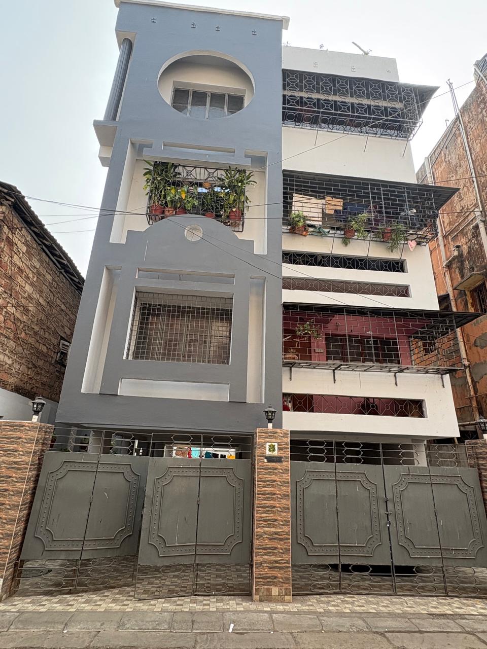 2 BHK Apartment For Sale in Lake Gardens