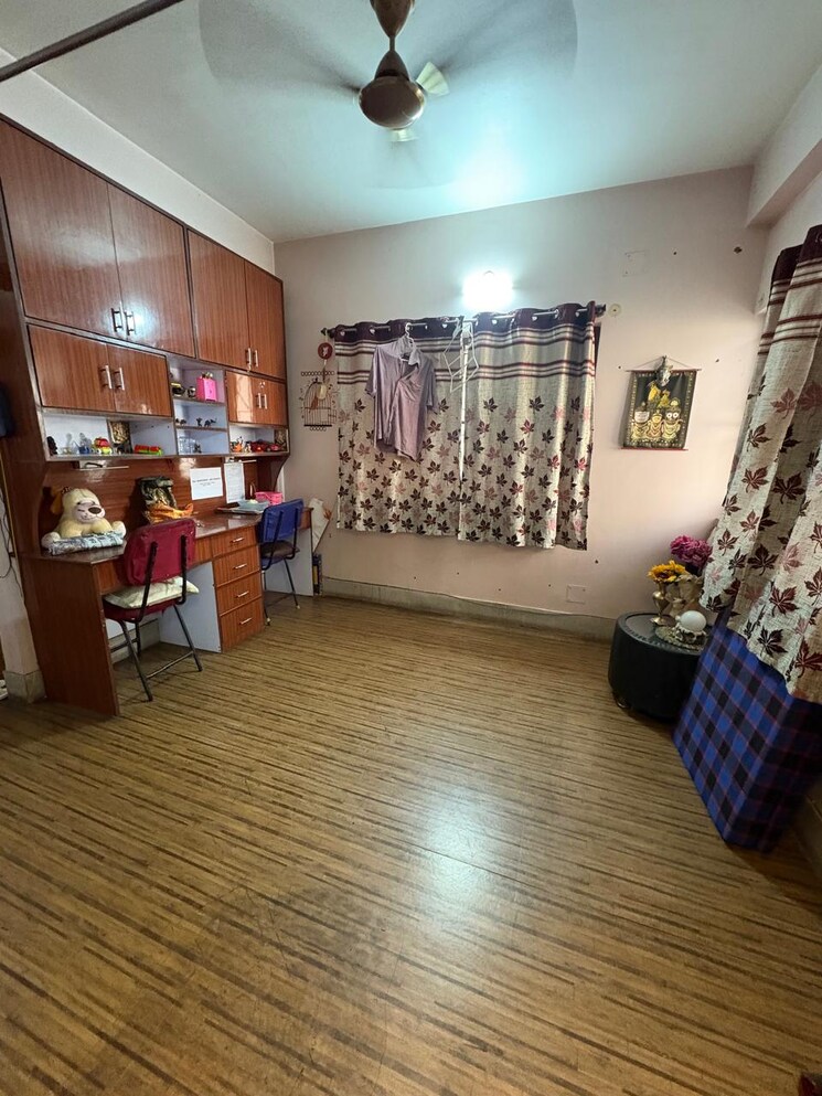  Parking, lake gardens 2 Bedroom 847 Sq.Ft. Apartment In Lake Gardens Kolkata 8898017