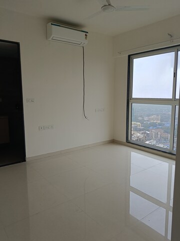 Room in 3 BHK Apartment at Runwal Nirvana, Parel – for Rent