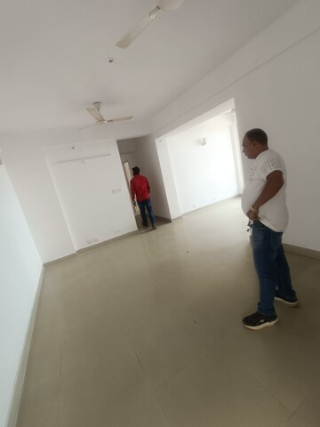 Room in 2 BHK Apartment at Supertech Cape Town, Sector 74 – for Rent