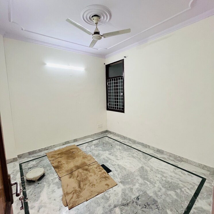 Room, khirki extension 3 Bedroom 110 Sq.Yd. Builder Floor In Khirki Extension Delhi 8898073