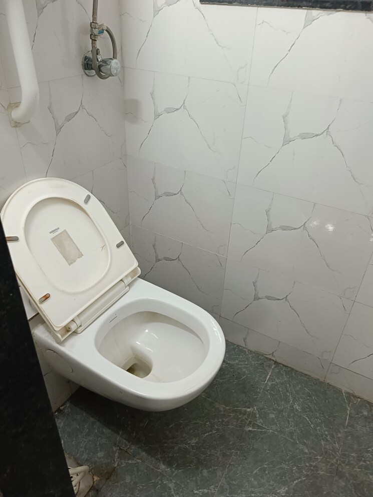 Bathroom, lower parel 1 Bedroom 380 Sq.Ft. Apartment In Lower Parel Mumbai 8898089