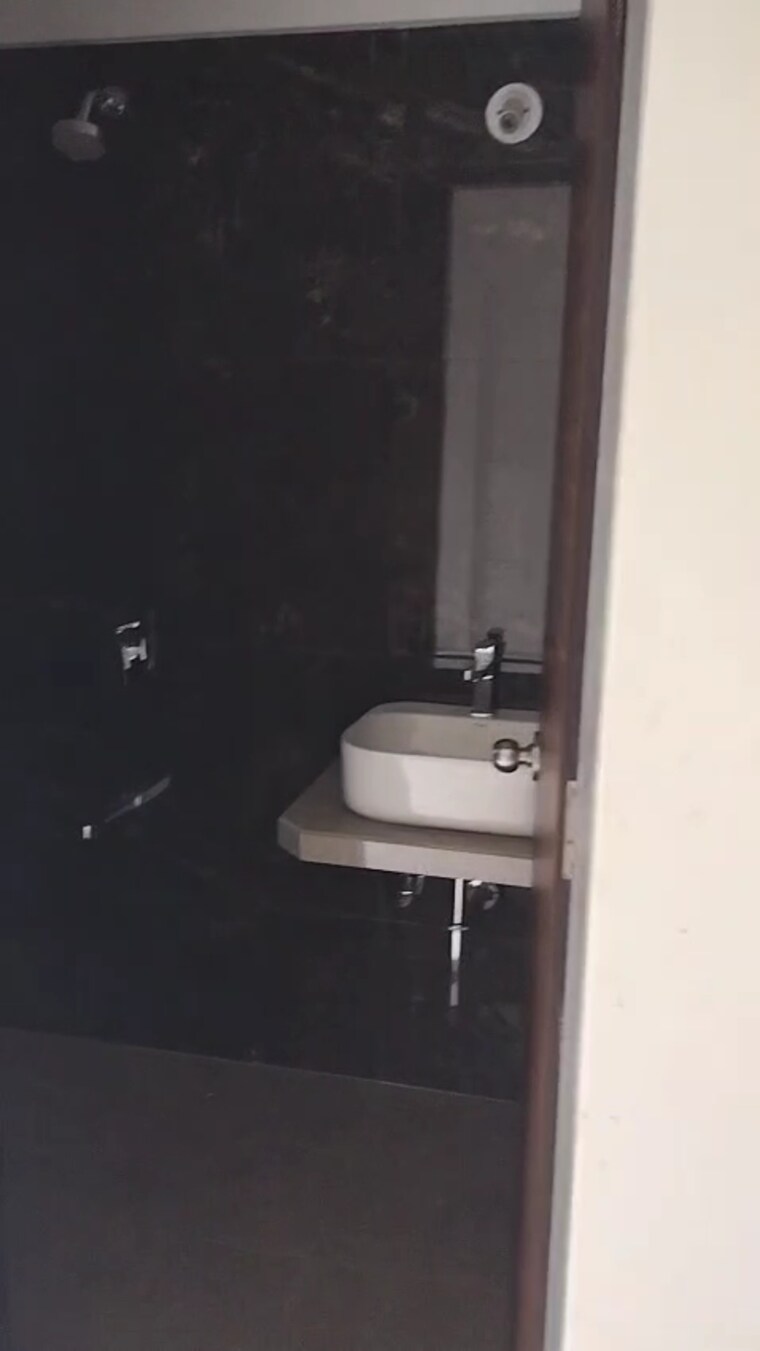 Bathroom, vastu-complex 2 Bedroom 680 Sq.Ft. Apartment In Andheri East Mumbai 8898080