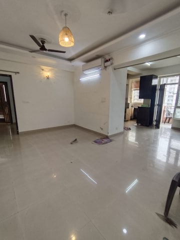 Living Room in 3.5 BHK Apartment at Supertech Cape Town, Sector 74 – for Rent