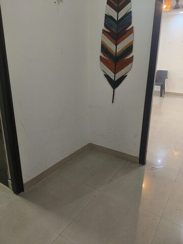 Room in 3.5 BHK Apartment at Supertech Cape Town, Sector 74 – for Rent