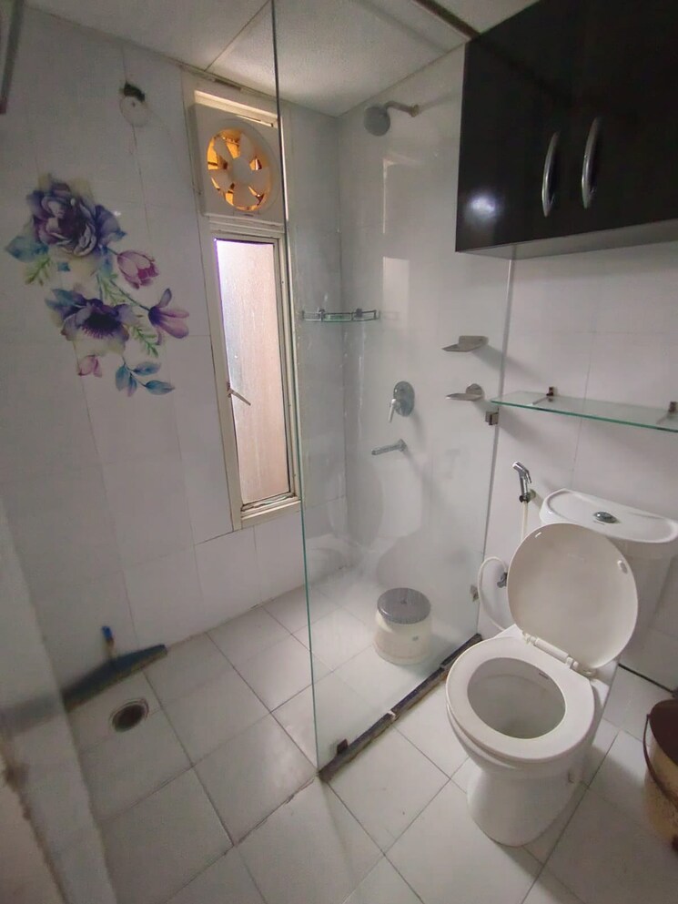 Bathroom, supertech-cape-town 3.5 Bedroom 1945 Sq.Ft. Apartment In Sector 74 Noida 8898090