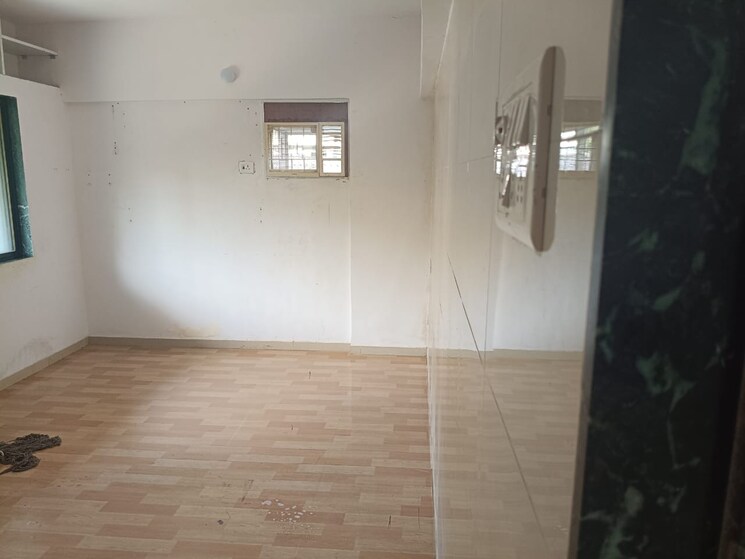 Room, osho-park 1 Bedroom 600 Sq.Ft. Apartment In Naupada Thane 8898187