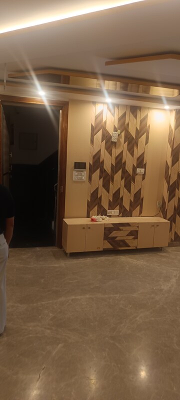 Bathroom in 3 BHK Builder Floor at Rohini Sector 11 – for Rent