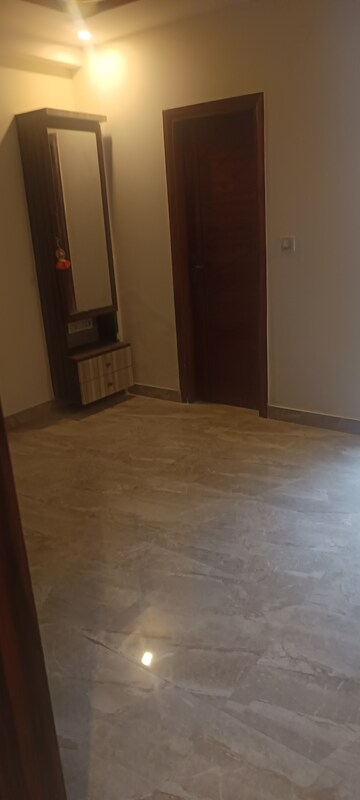Room in 3 BHK Builder Floor at Rohini Sector 11 – for Rent