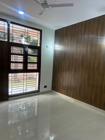 Room in 3 BHK Apartment at Unitech Fresco, Sector 50 – for Sale