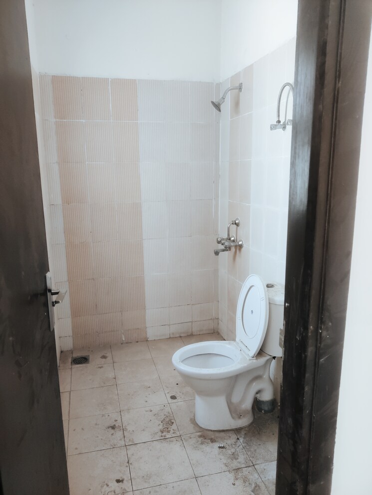 Bathroom, bptp-park-elite-floor-ii 4 Bedroom 300 Sq.Yd. Apartment In Sector 75 Faridabad 8898286