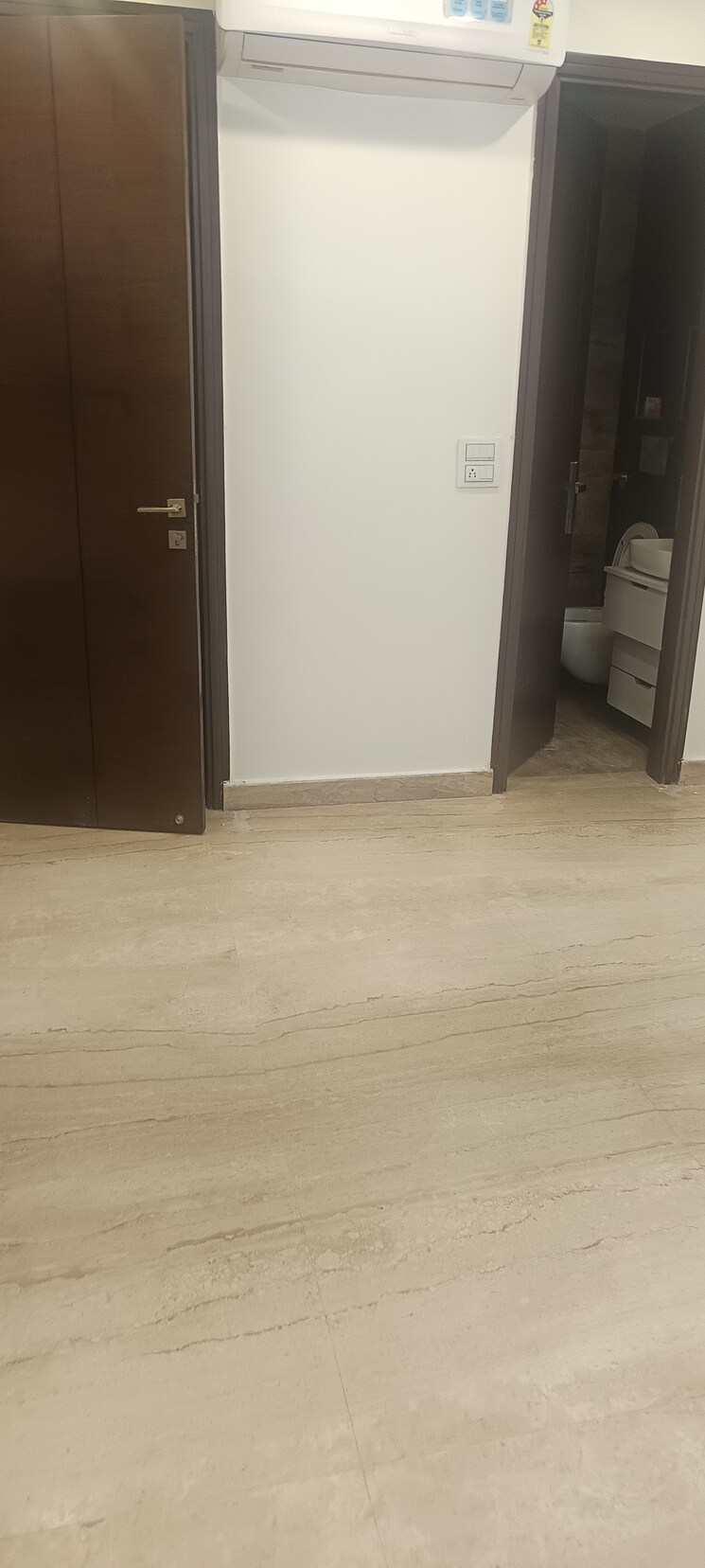 Room, rohini sector 11 3 Bedroom 1500 Sq.Ft. Builder Floor In Rohini Sector 11 Delhi 8898316