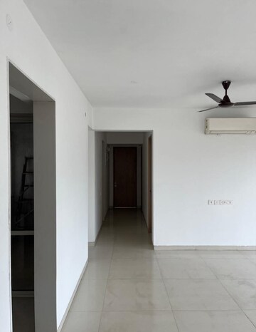 Room in 3 BHK Apartment at Soham Crystal Spires, Ghodbunder Road – for Rent