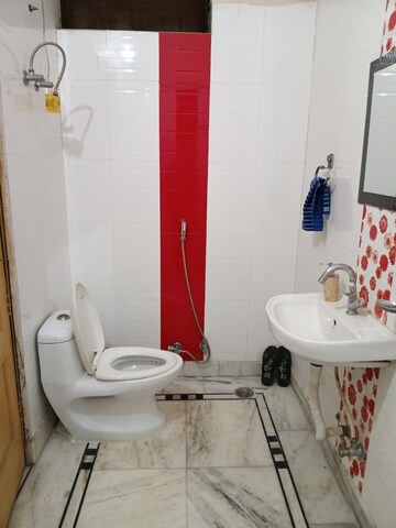 Bathroom in 2 BHK Builder Floor at Sector 46 – for Rent