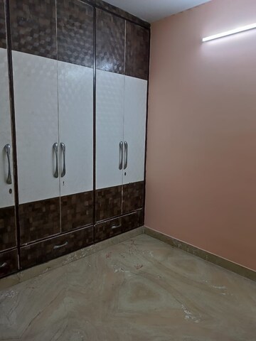 Room in 2 BHK Apartment at Vikas Puri – for Rent