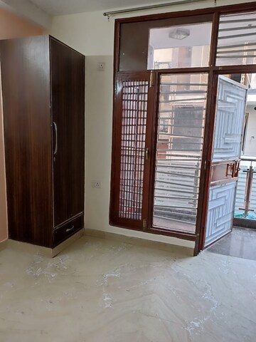 Room in 2 BHK Apartment at Vikas Puri – for Rent