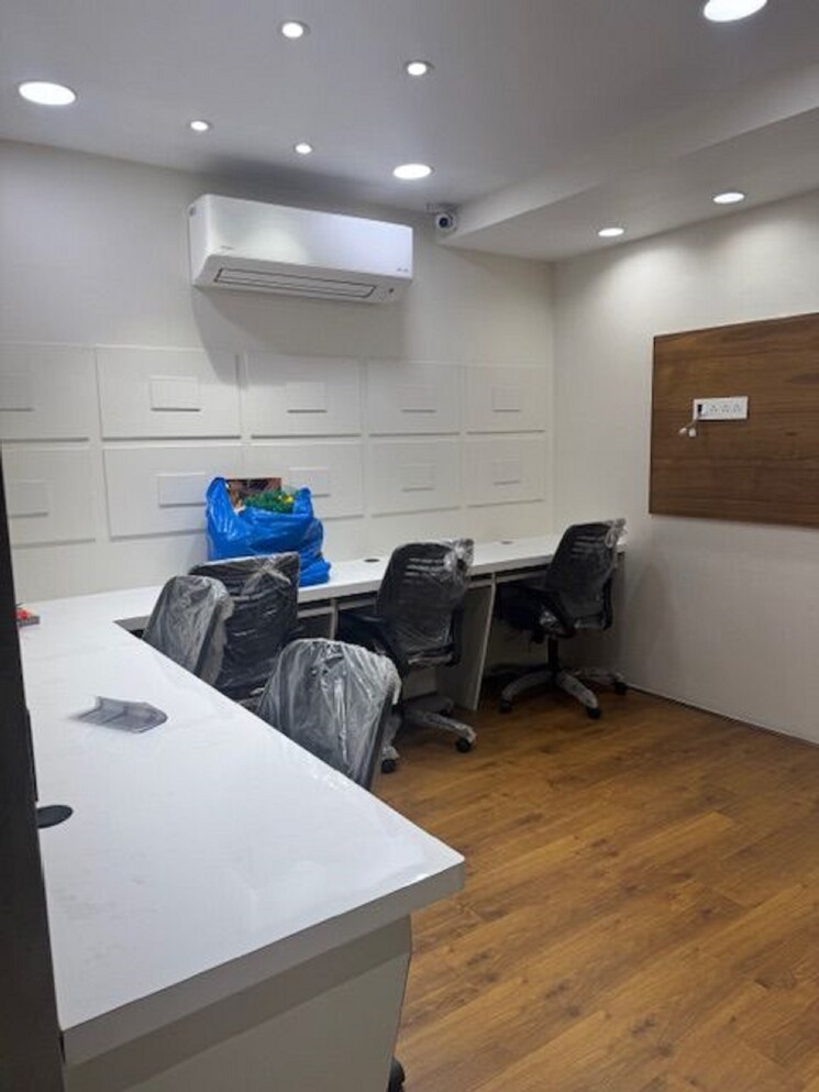 Team Area, shilp-epitome Commercial Office Space 1300 Sq.Ft. In Bodakdev Ahmedabad 8898411