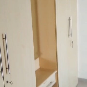 Furnished Amenities in 2 BHK Apartment at Ashok Towers, Parel – for Rent