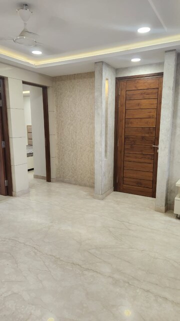 Room in 3 BHK Builder Floor at Rajouri Garden – for Rent